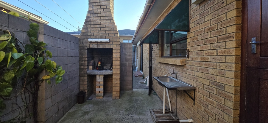 3 Bedroom Property for Sale in Die Wingerd Western Cape